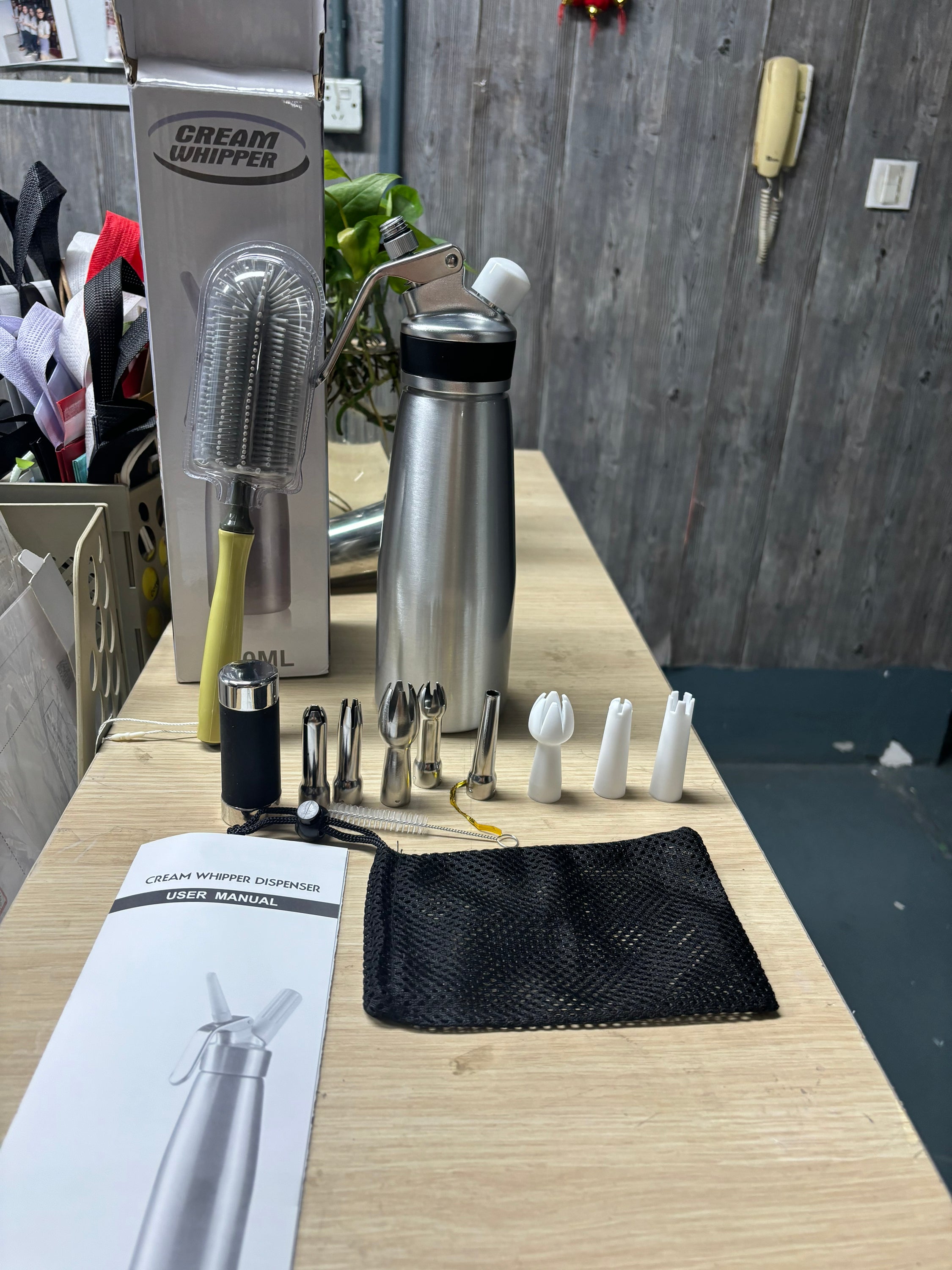 Oroovo Professional Aluminum Whipped Cream Dispenser 500ml / 1 Pint – Leak-Proof Whipped Cream Maker with 4 Stainless Steel & 3 PP Decorating Nozzles, 2 Cleaning Brushes – Heavy Duty Cream Whipper – N2O Chargers Not Included